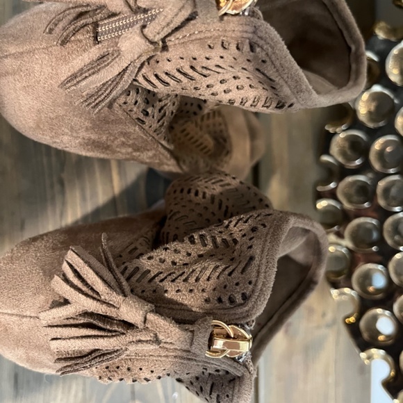 Booties - Picture 4 of 6